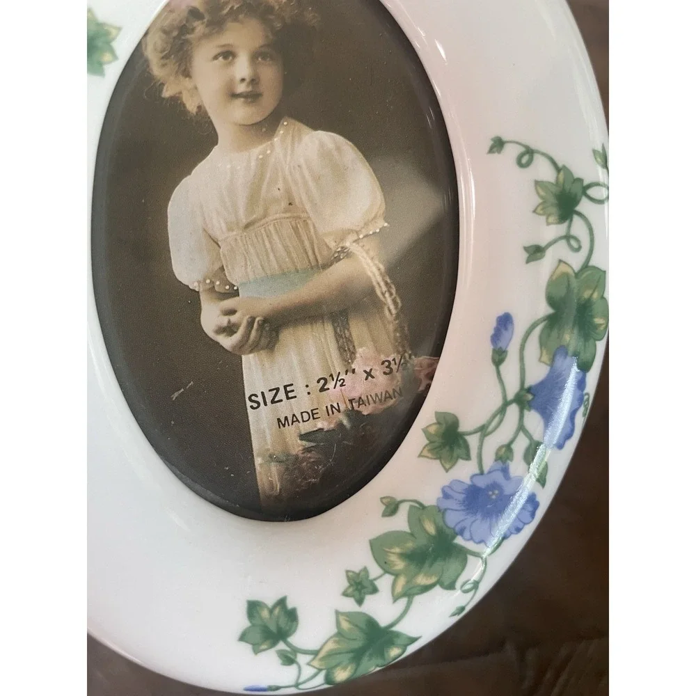 Vtg Ceramic Blue Flowers Oval Photo Picture Frame 2.5x3.5 Cottage Core Easel